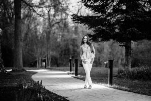 northern-virginia-high-school-senior-photo-black-and-white-rust-nature-sanctuary