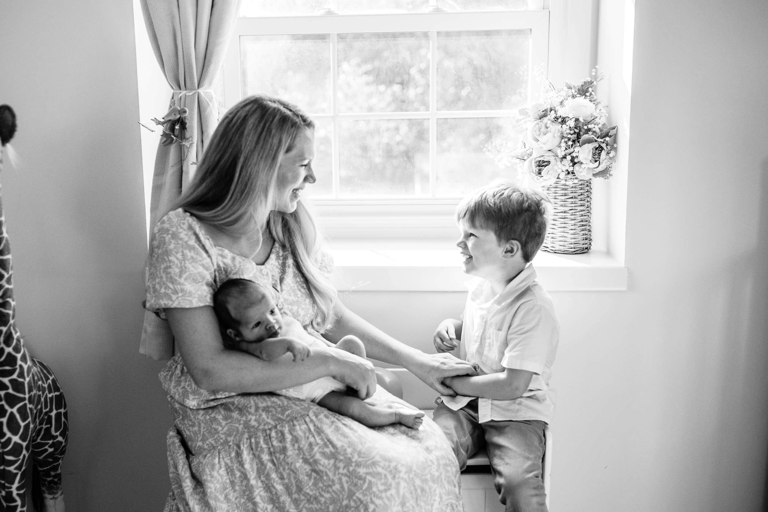 northern-va-lifestyle-newborn-family-big-brother