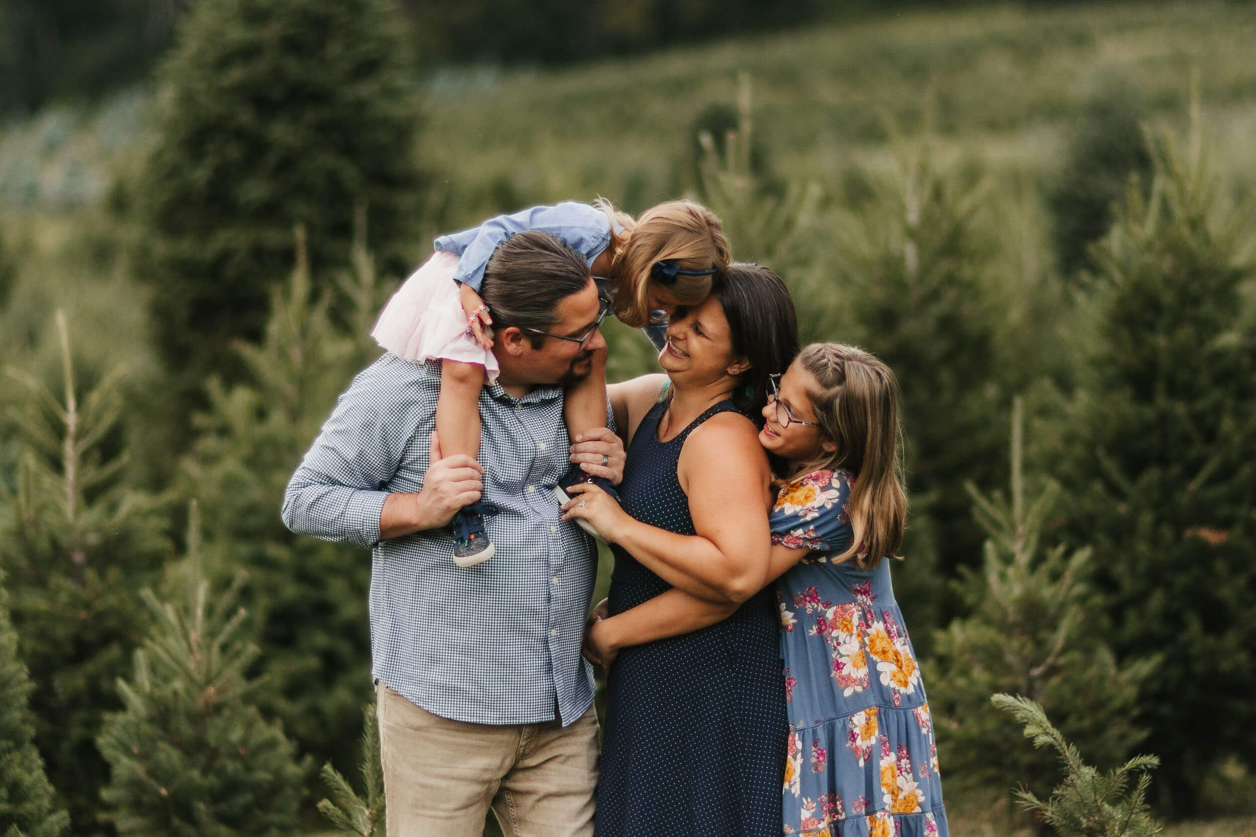 family-photographer-northern-va-christmas-tree-farm
