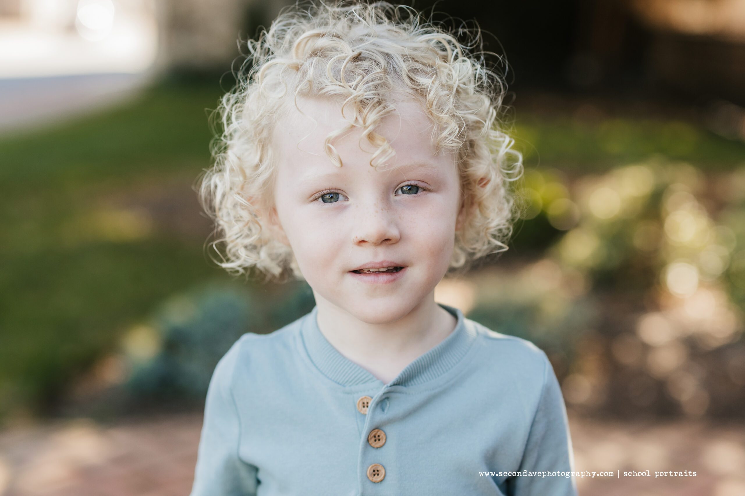 How I tackle common School Portrait Photography challenges like nervous kids, outfit mishaps, and scheduling hiccups for a stress-free picture day!