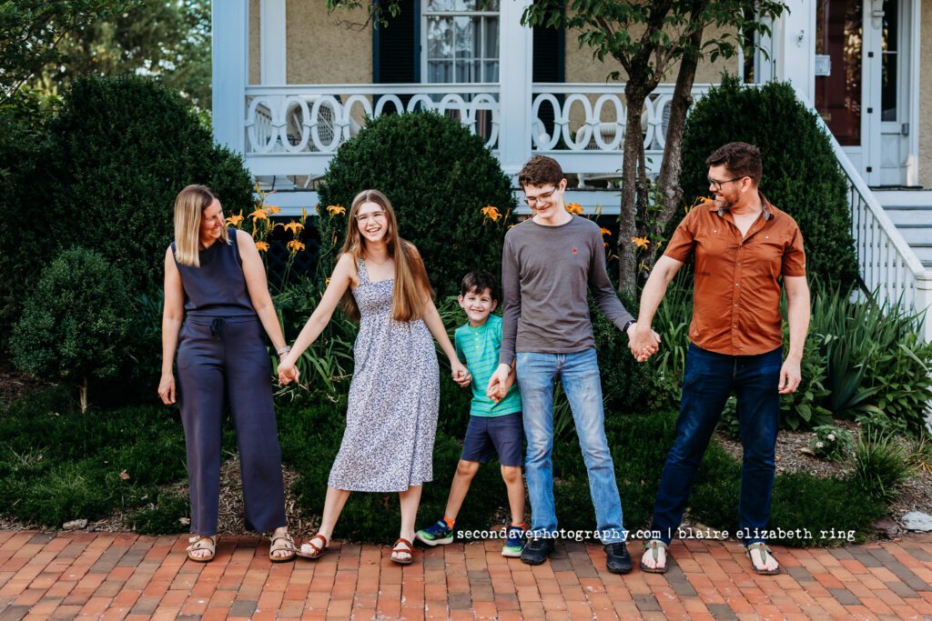 photo of family of 5 in Leesburg VA