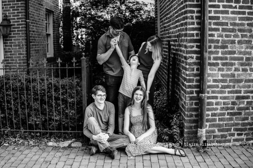photo of family of 5 in Leesburg VA