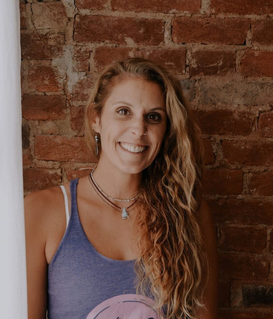 Yoga and meditation teacher from Kiss of Yoga shares her 4 favorite simple meditation techniques for parents to use during seasons of transition.