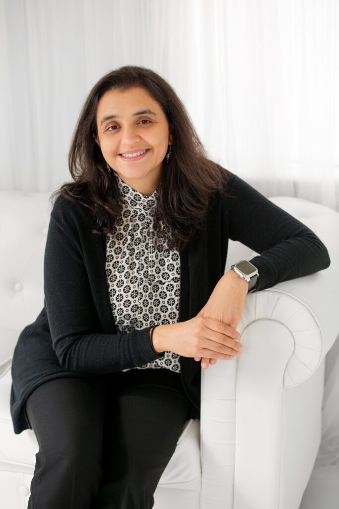 Learn how long does teething last and discover natural ways to comfort your baby with expert tips from Dr. Vani Takiar of Tooth Clues.