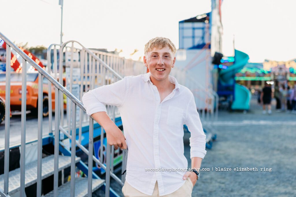 Senior photographers know great photos start with personality. Explore unique senior picture ideas for natural, modern senior photos.