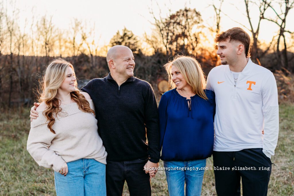 Mini session vs full session explained by a photographer. Learn the real differences, pros and cons, and how to make the best choice for your family.